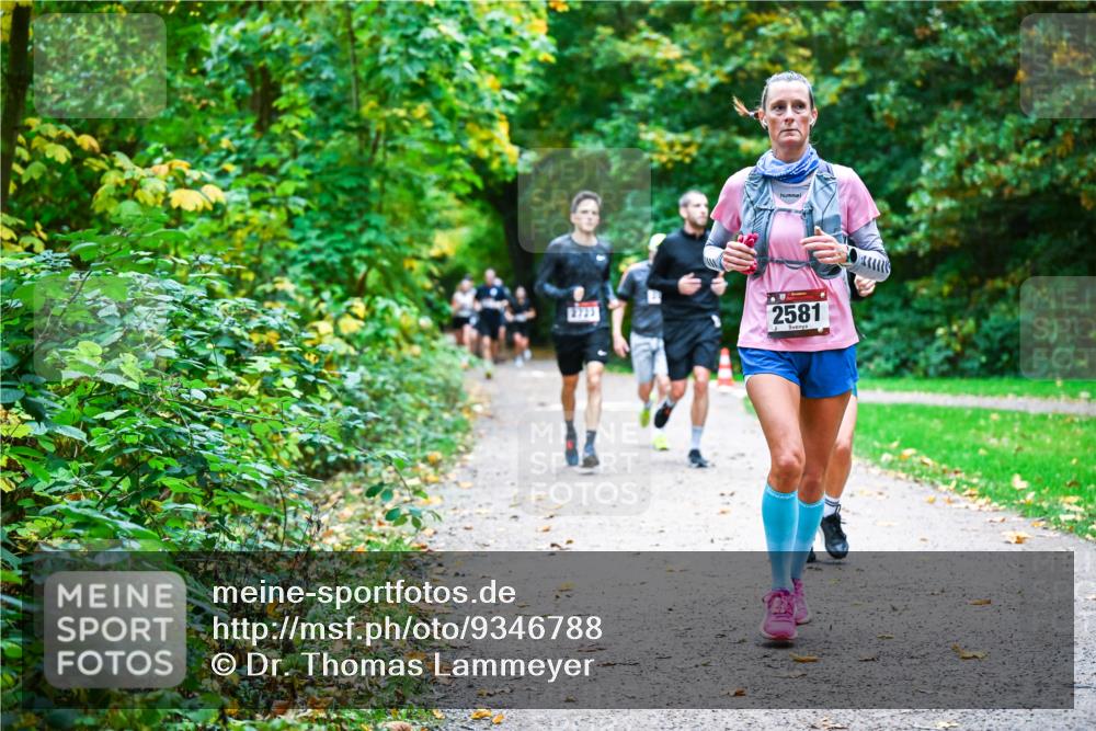 12.10.2025 - Bramfelder Halbmarathon 2025 Dr. Thomas Lammeyer http://msf.ph/oto/9346788 12.10.2025 10:21:34 Laufen 2581 meine-sportfotos.de