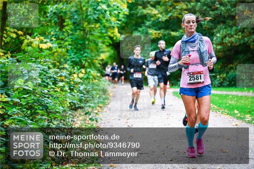 12.10.2025 - Bramfelder Halbmarathon 2025 Dr. Thomas Lammeyer http://msf.ph/oto/9346790 12.10.2025 10:21:34 Laufen 2725, 2581 meine-sportfotos.de
