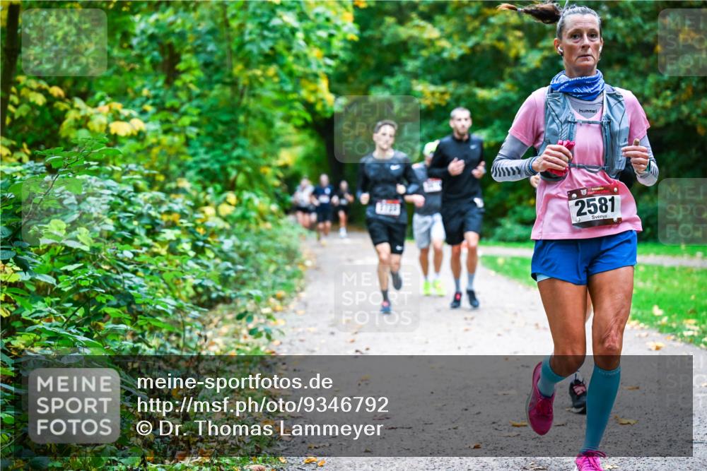 12.10.2025 - Bramfelder Halbmarathon 2025 Dr. Thomas Lammeyer http://msf.ph/oto/9346792 12.10.2025 10:21:35 Laufen 2581 meine-sportfotos.de