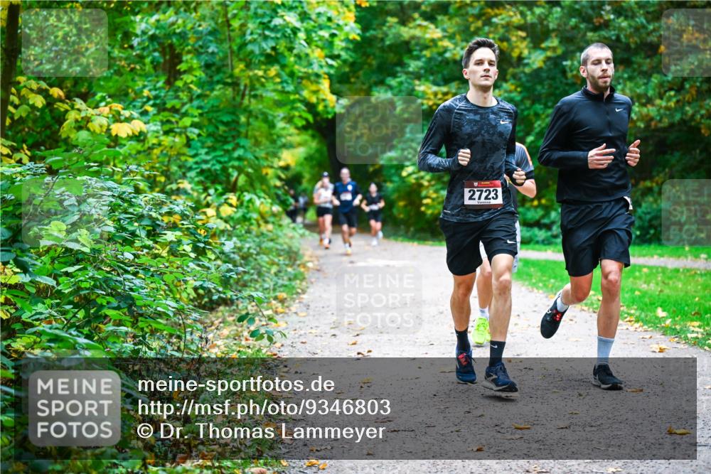 12.10.2025 - Bramfelder Halbmarathon 2025 Dr. Thomas Lammeyer http://msf.ph/oto/9346803 12.10.2025 10:21:36 Laufen 2723 meine-sportfotos.de