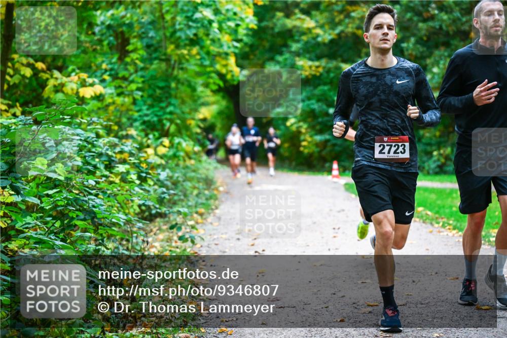 12.10.2025 - Bramfelder Halbmarathon 2025 Dr. Thomas Lammeyer http://msf.ph/oto/9346807 12.10.2025 10:21:37 Laufen 2723 meine-sportfotos.de