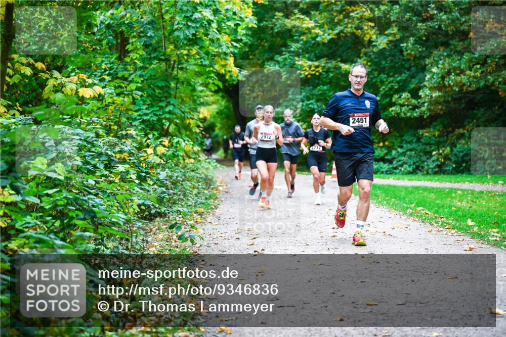 12.10.2025 - Bramfelder Halbmarathon 2025 Dr. Thomas Lammeyer http://msf.ph/oto/9346836 12.10.2025 10:21:42 Laufen 2972, 24, 2777, 2451 meine-sportfotos.de