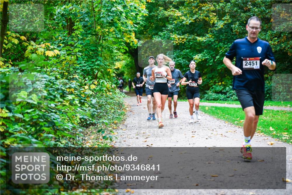 12.10.2025 - Bramfelder Halbmarathon 2025 Dr. Thomas Lammeyer http://msf.ph/oto/9346841 12.10.2025 10:21:43 Laufen 295, 2972, 2469, 2777, 2451 meine-sportfotos.de