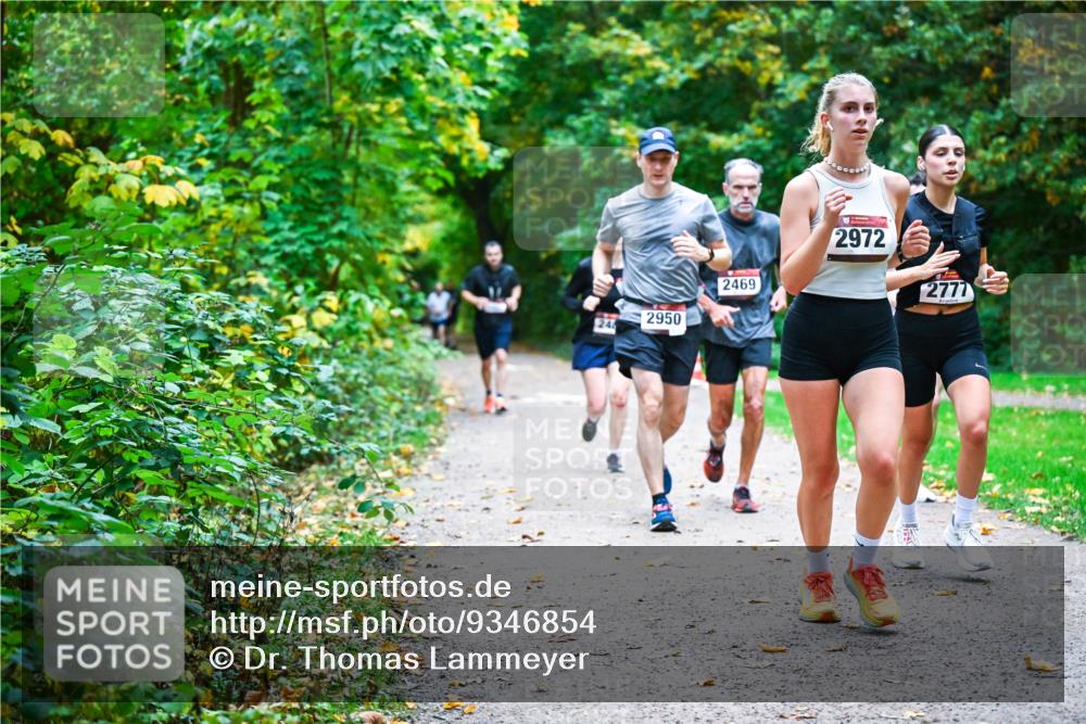 12.10.2025 - Bramfelder Halbmarathon 2025 Dr. Thomas Lammeyer http://msf.ph/oto/9346854 12.10.2025 10:21:46 Laufen 2469, 244, 2950, 2972, 2777 meine-sportfotos.de