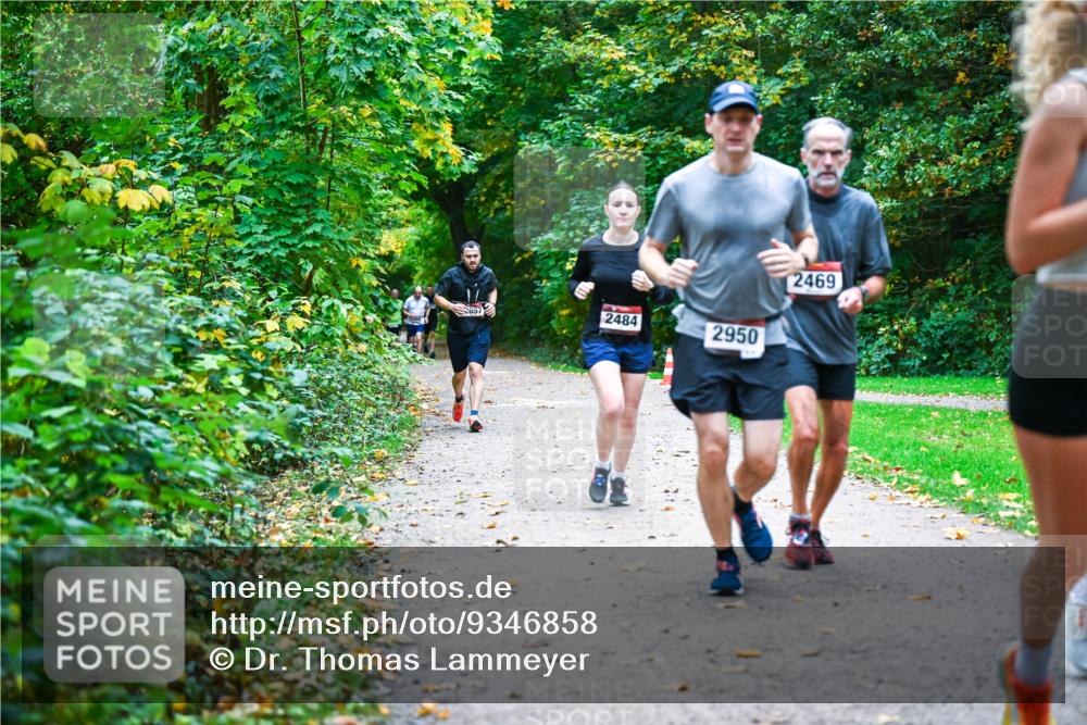 12.10.2025 - Bramfelder Halbmarathon 2025 Dr. Thomas Lammeyer http://msf.ph/oto/9346858 12.10.2025 10:21:46 Laufen 2469, 2657, 2484, 2950 meine-sportfotos.de