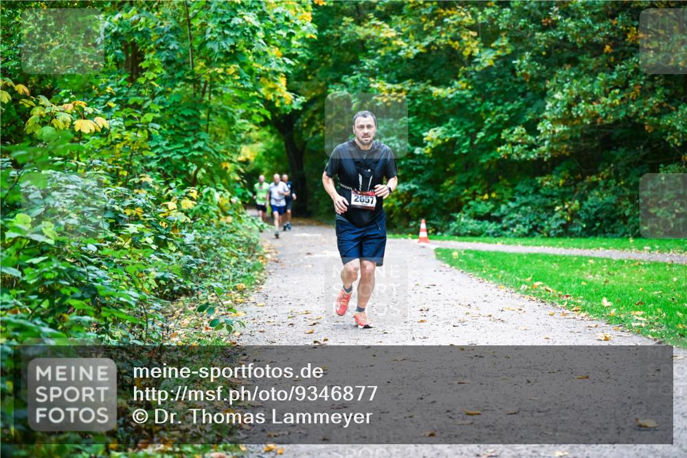 12.10.2025 - Bramfelder Halbmarathon 2025 Dr. Thomas Lammeyer http://msf.ph/oto/9346877 12.10.2025 10:21:49 Laufen 2657 meine-sportfotos.de