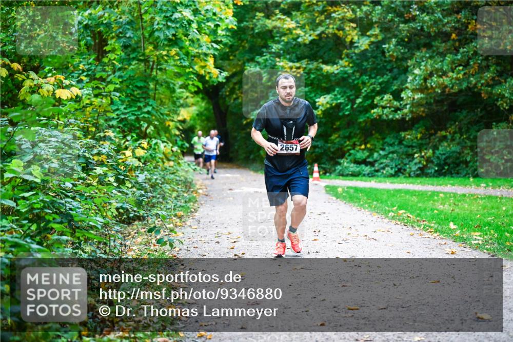 12.10.2025 - Bramfelder Halbmarathon 2025 Dr. Thomas Lammeyer http://msf.ph/oto/9346880 12.10.2025 10:21:50 Laufen 2657 meine-sportfotos.de