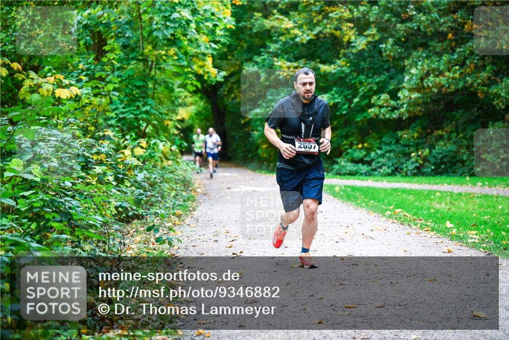 12.10.2025 - Bramfelder Halbmarathon 2025 Dr. Thomas Lammeyer http://msf.ph/oto/9346882 12.10.2025 10:21:50 Laufen 2657 meine-sportfotos.de