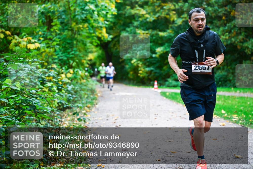 12.10.2025 - Bramfelder Halbmarathon 2025 Dr. Thomas Lammeyer http://msf.ph/oto/9346890 12.10.2025 10:21:51 Laufen 2657 meine-sportfotos.de