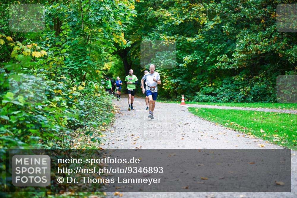 12.10.2025 - Bramfelder Halbmarathon 2025 Dr. Thomas Lammeyer http://msf.ph/oto/9346893 12.10.2025 10:21:55 Laufen 2508 meine-sportfotos.de