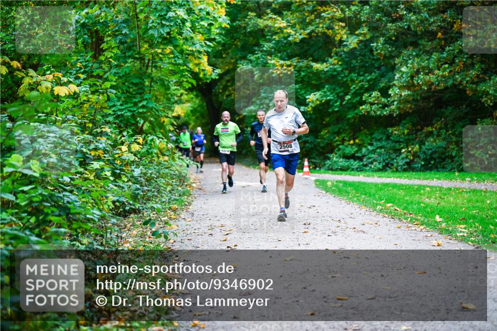 12.10.2025 - Bramfelder Halbmarathon 2025 Dr. Thomas Lammeyer http://msf.ph/oto/9346902 12.10.2025 10:21:56 Laufen 2508 meine-sportfotos.de