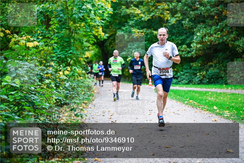 12.10.2025 - Bramfelder Halbmarathon 2025 Dr. Thomas Lammeyer http://msf.ph/oto/9346910 12.10.2025 10:21:58 Laufen 69, 2531, 2508, 10 meine-sportfotos.de