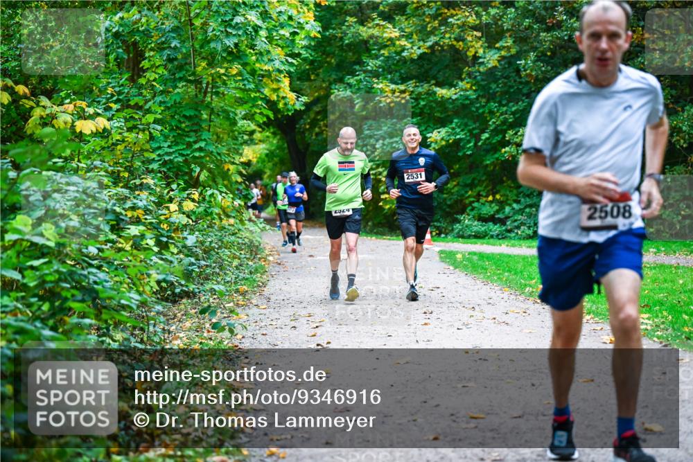 12.10.2025 - Bramfelder Halbmarathon 2025 Dr. Thomas Lammeyer http://msf.ph/oto/9346916 12.10.2025 10:21:59 Laufen 2324, 2531, 2508 meine-sportfotos.de