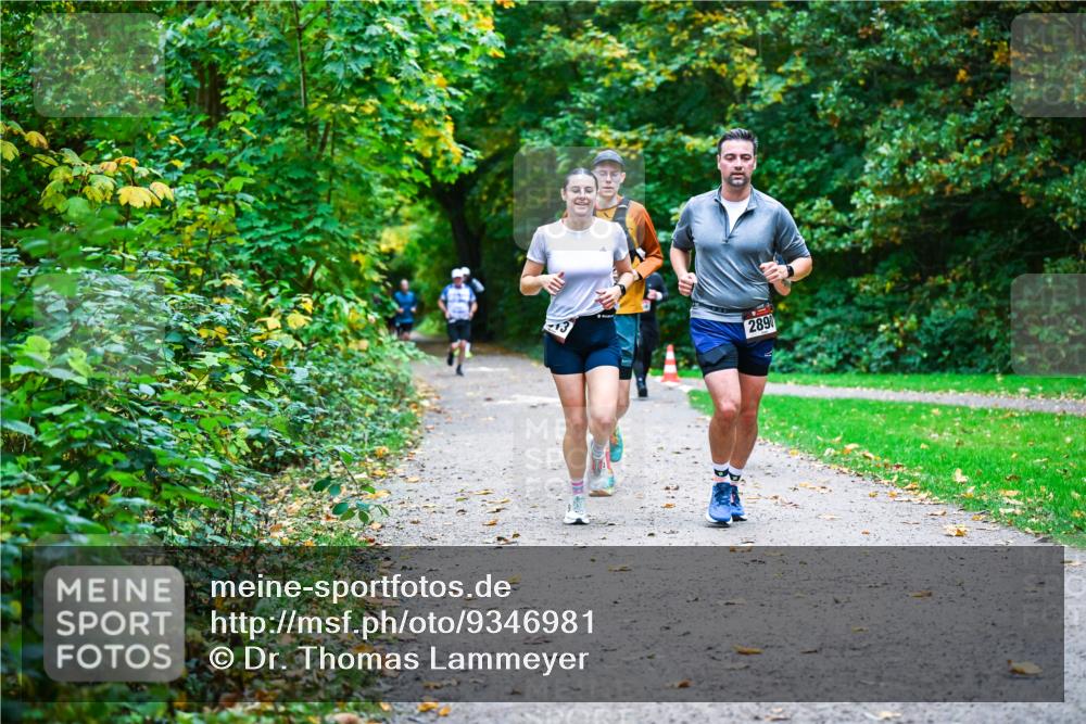 12.10.2025 - Bramfelder Halbmarathon 2025 Dr. Thomas Lammeyer http://msf.ph/oto/9346981 12.10.2025 10:22:11 Laufen 2890 meine-sportfotos.de
