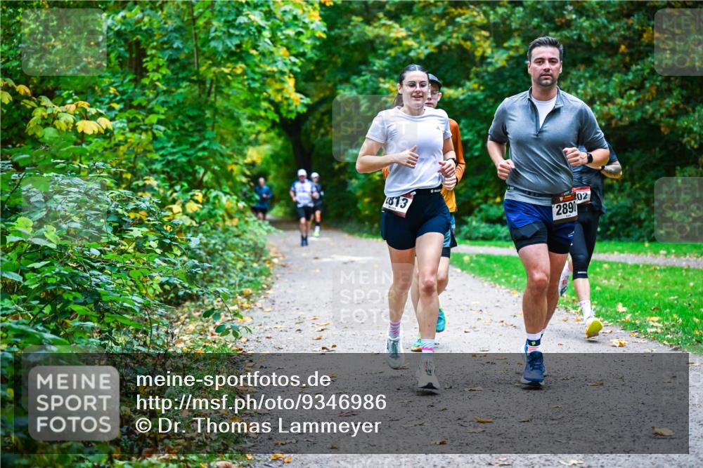 12.10.2025 - Bramfelder Halbmarathon 2025 Dr. Thomas Lammeyer http://msf.ph/oto/9346986 12.10.2025 10:22:11 Laufen 813, 2890, 02 meine-sportfotos.de