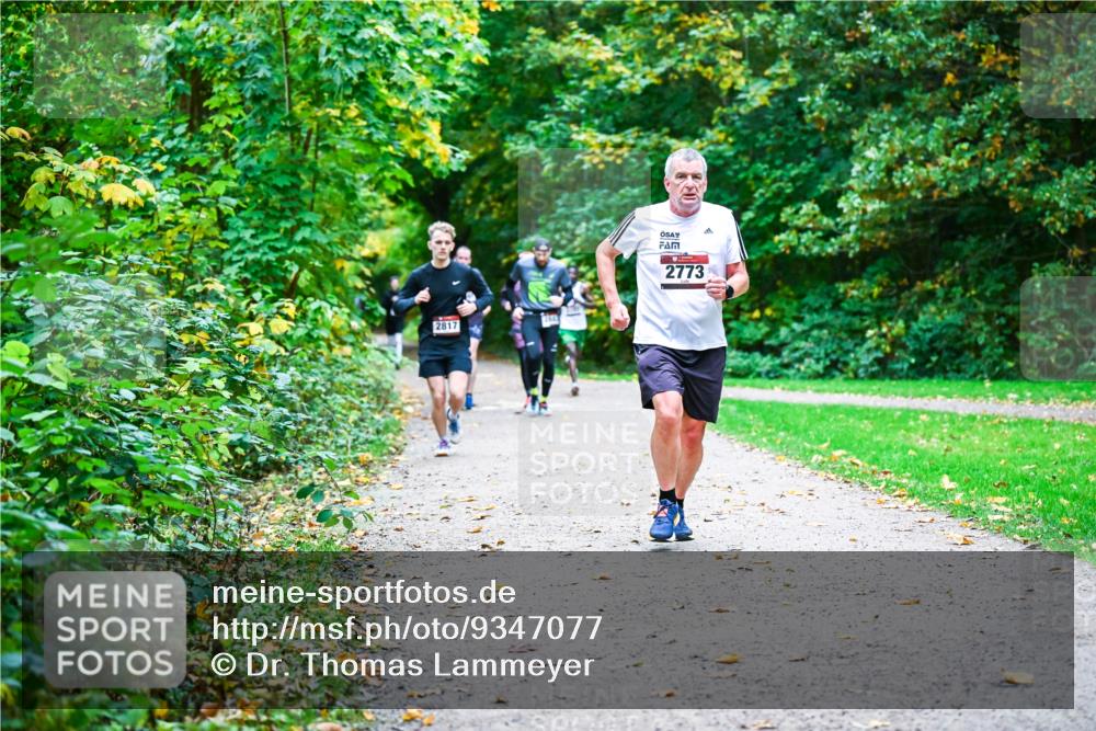 12.10.2025 - Bramfelder Halbmarathon 2025 Dr. Thomas Lammeyer http://msf.ph/oto/9347077 12.10.2025 10:22:30 Laufen 2817, 2773 meine-sportfotos.de