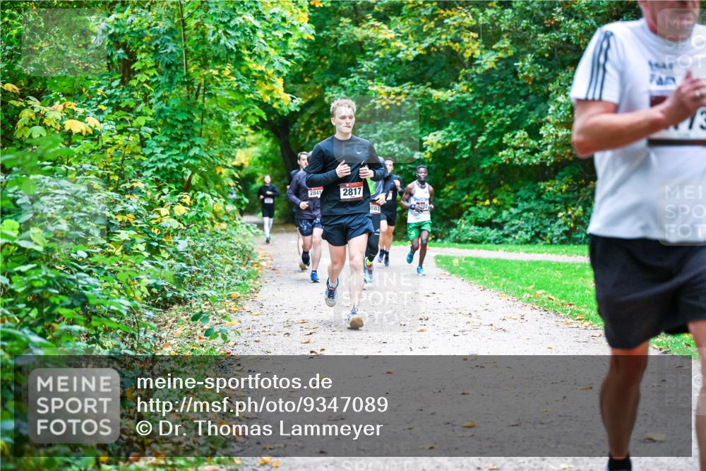12.10.2025 - Bramfelder Halbmarathon 2025 Dr. Thomas Lammeyer http://msf.ph/oto/9347089 12.10.2025 10:22:31 Laufen 2841, 2817, 883 meine-sportfotos.de