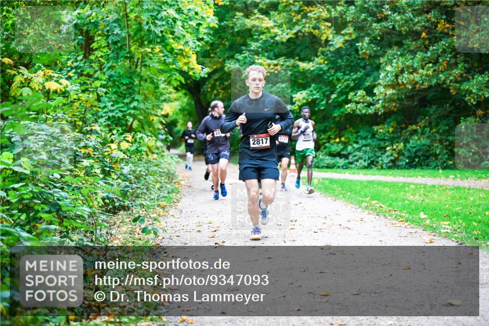 12.10.2025 - Bramfelder Halbmarathon 2025 Dr. Thomas Lammeyer http://msf.ph/oto/9347093 12.10.2025 10:22:32 Laufen 2817, 2197, 2203 meine-sportfotos.de