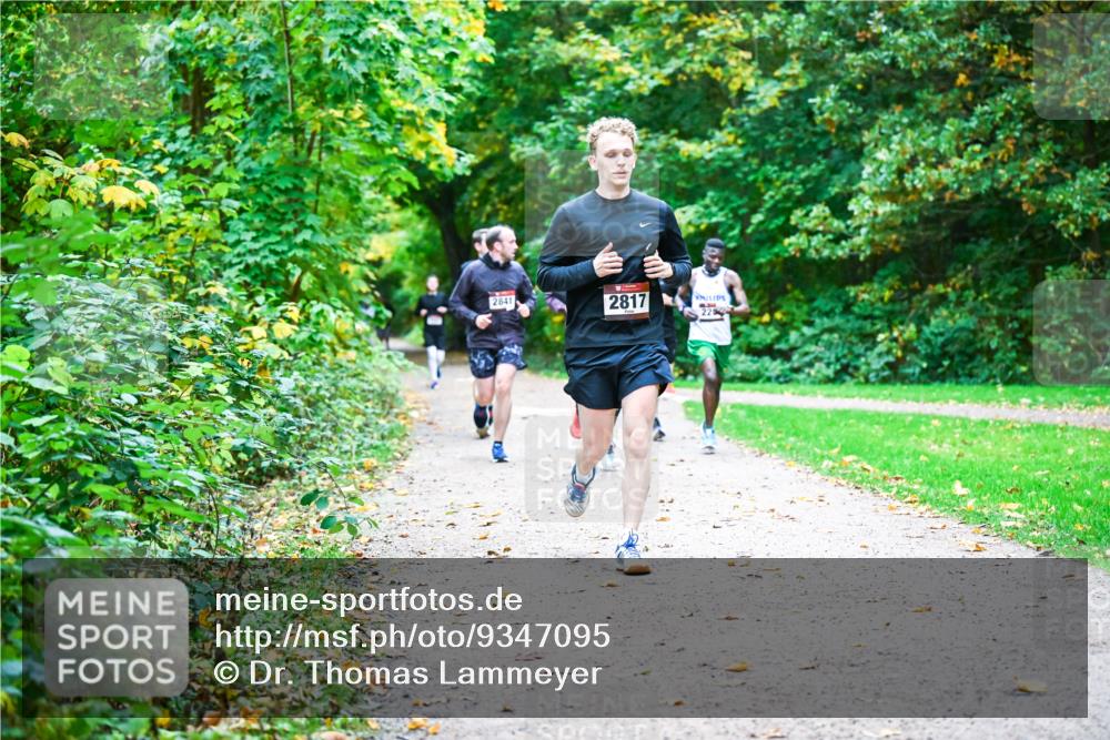 12.10.2025 - Bramfelder Halbmarathon 2025 Dr. Thomas Lammeyer http://msf.ph/oto/9347095 12.10.2025 10:22:32 Laufen 2841, 2817, 22 meine-sportfotos.de