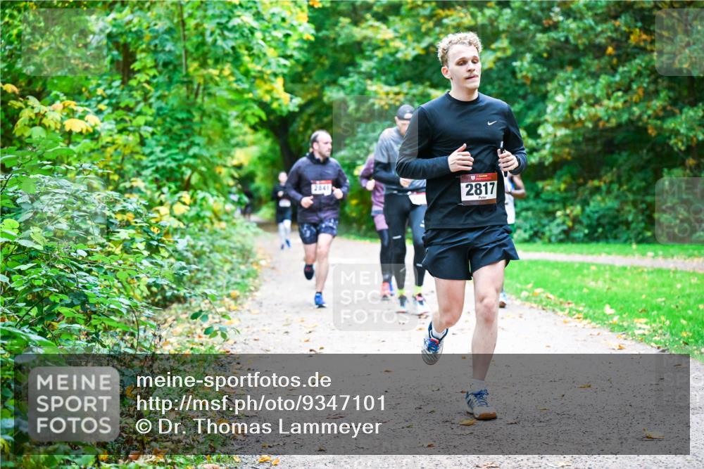 12.10.2025 - Bramfelder Halbmarathon 2025 Dr. Thomas Lammeyer http://msf.ph/oto/9347101 12.10.2025 10:22:33 Laufen 2841, 2817 meine-sportfotos.de