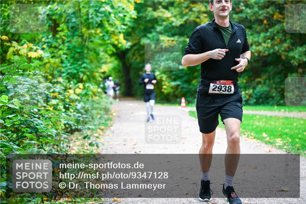 12.10.2025 - Bramfelder Halbmarathon 2025 Dr. Thomas Lammeyer http://msf.ph/oto/9347128 12.10.2025 10:22:37 Laufen 2938 meine-sportfotos.de