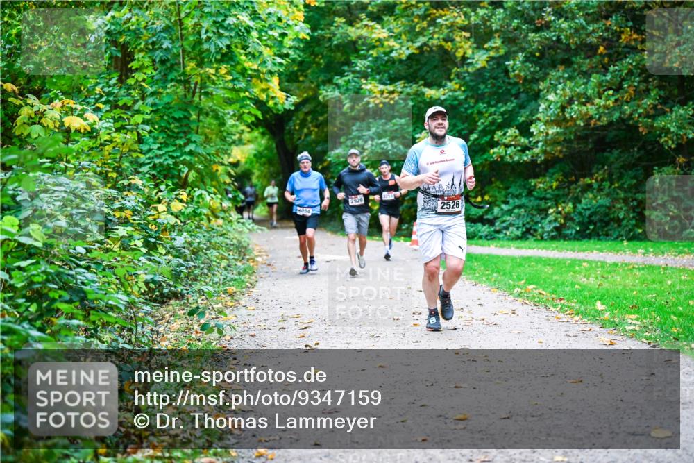 12.10.2025 - Bramfelder Halbmarathon 2025 Dr. Thomas Lammeyer http://msf.ph/oto/9347159 12.10.2025 10:22:46 Laufen 2251, 2929, 2854, 2526 meine-sportfotos.de