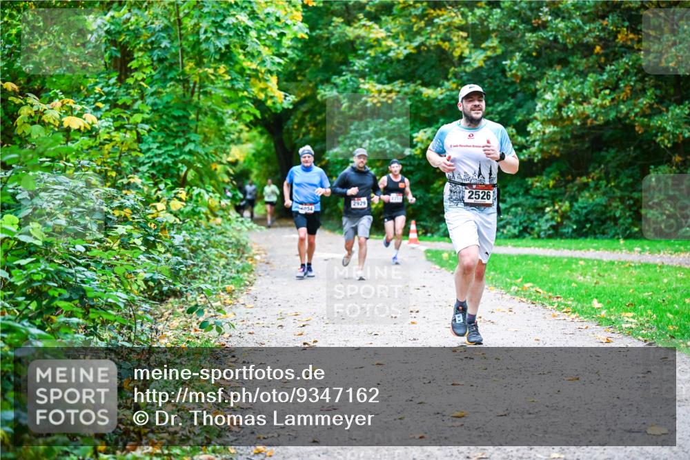12.10.2025 - Bramfelder Halbmarathon 2025 Dr. Thomas Lammeyer http://msf.ph/oto/9347162 12.10.2025 10:22:47 Laufen 2929, 2054, 2526 meine-sportfotos.de