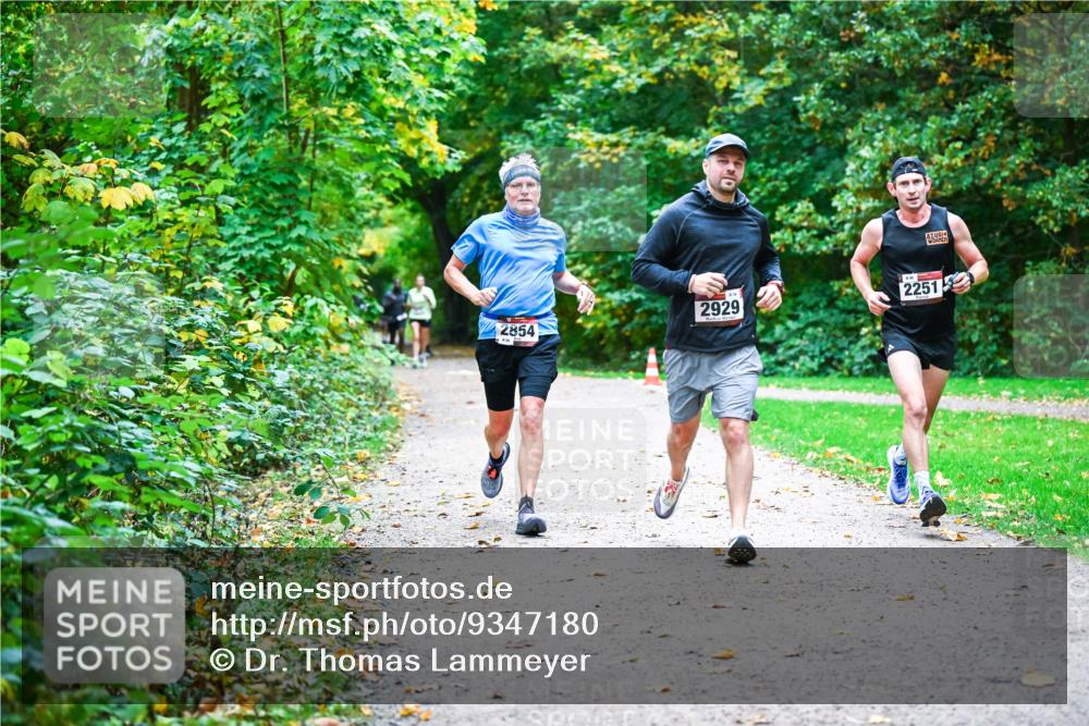 12.10.2025 - Bramfelder Halbmarathon 2025 Dr. Thomas Lammeyer http://msf.ph/oto/9347180 12.10.2025 10:22:49 Laufen 2854, 2929, 2251 meine-sportfotos.de