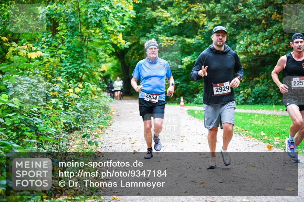 12.10.2025 - Bramfelder Halbmarathon 2025 Dr. Thomas Lammeyer http://msf.ph/oto/9347184 12.10.2025 10:22:50 Laufen 2854, 2929, 225 meine-sportfotos.de
