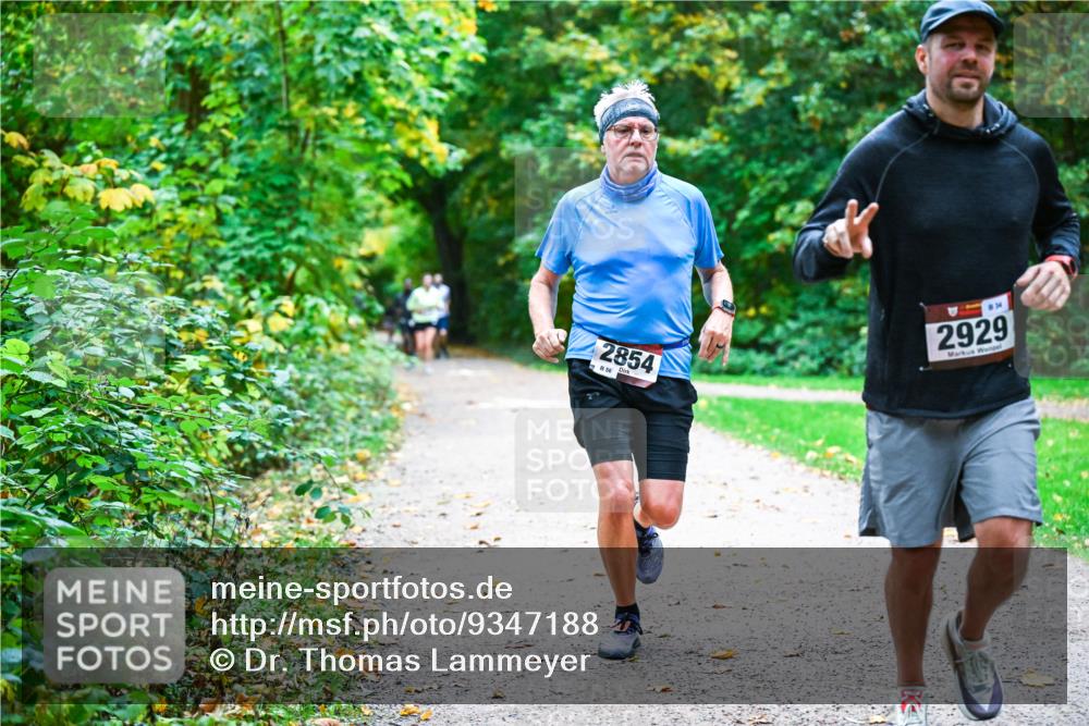 12.10.2025 - Bramfelder Halbmarathon 2025 Dr. Thomas Lammeyer http://msf.ph/oto/9347188 12.10.2025 10:22:51 Laufen 2854, 56, 834, 2929 meine-sportfotos.de