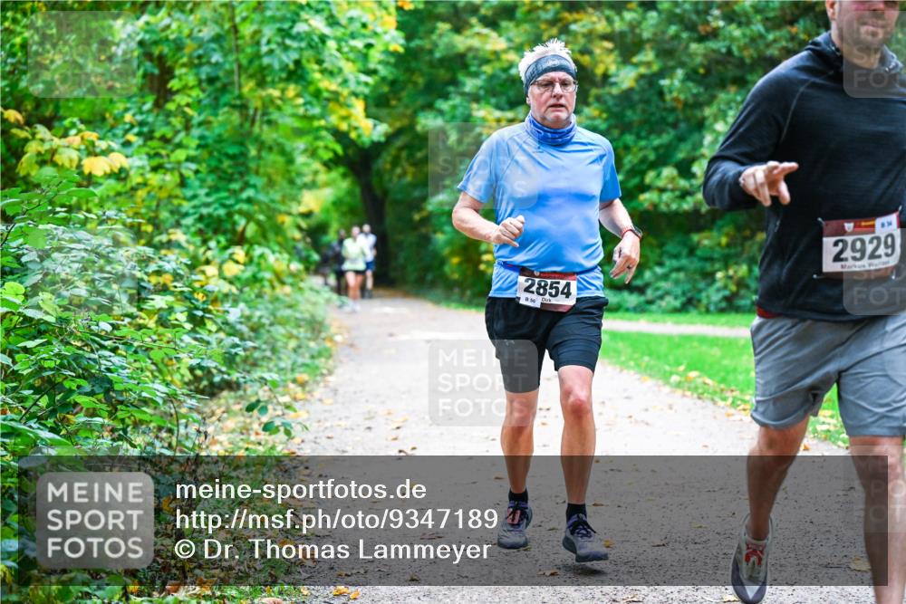 12.10.2025 - Bramfelder Halbmarathon 2025 Dr. Thomas Lammeyer http://msf.ph/oto/9347189 12.10.2025 10:22:51 Laufen 2854, 56, 2929 meine-sportfotos.de