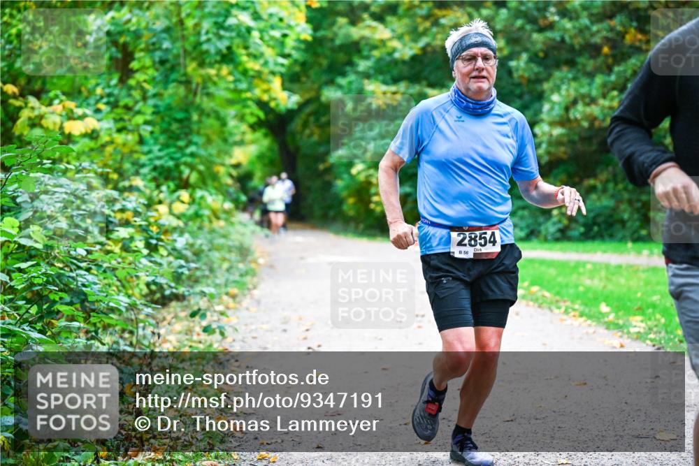 12.10.2025 - Bramfelder Halbmarathon 2025 Dr. Thomas Lammeyer http://msf.ph/oto/9347191 12.10.2025 10:22:51 Laufen 2854, 56 meine-sportfotos.de