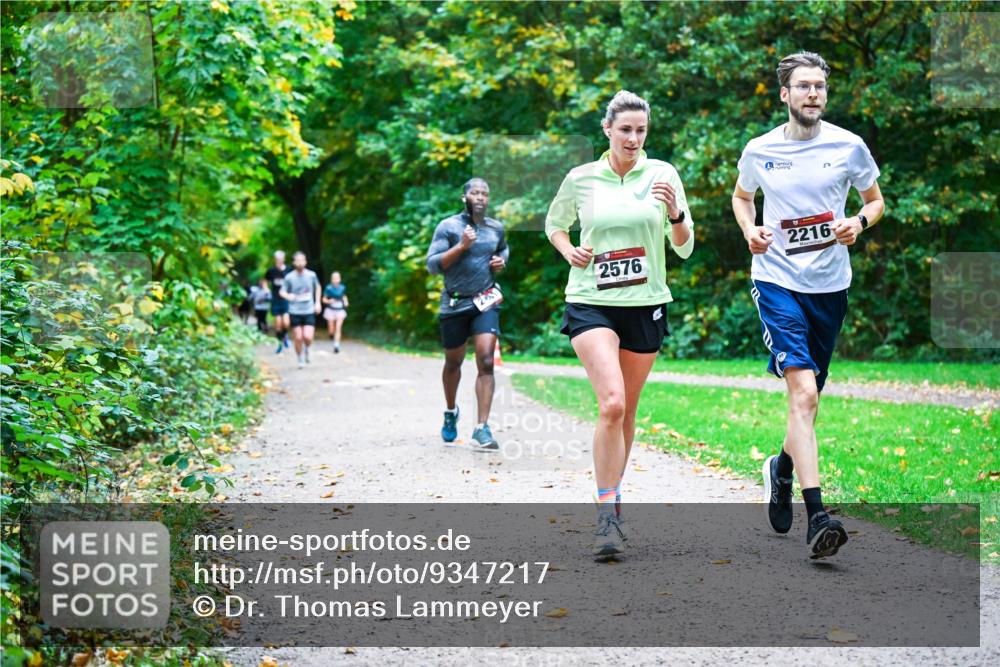 12.10.2025 - Bramfelder Halbmarathon 2025 Dr. Thomas Lammeyer http://msf.ph/oto/9347217 12.10.2025 10:23:00 Laufen 2576, 2216 meine-sportfotos.de