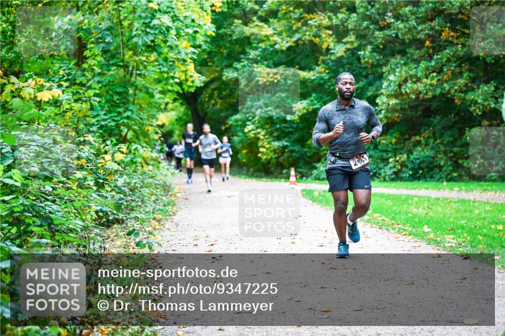 12.10.2025 - Bramfelder Halbmarathon 2025 Dr. Thomas Lammeyer http://msf.ph/oto/9347225 12.10.2025 10:23:01 Laufen 2481 meine-sportfotos.de