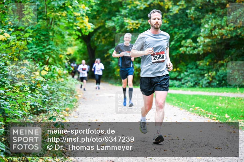 12.10.2025 - Bramfelder Halbmarathon 2025 Dr. Thomas Lammeyer http://msf.ph/oto/9347239 12.10.2025 10:23:07 Laufen 2568 meine-sportfotos.de