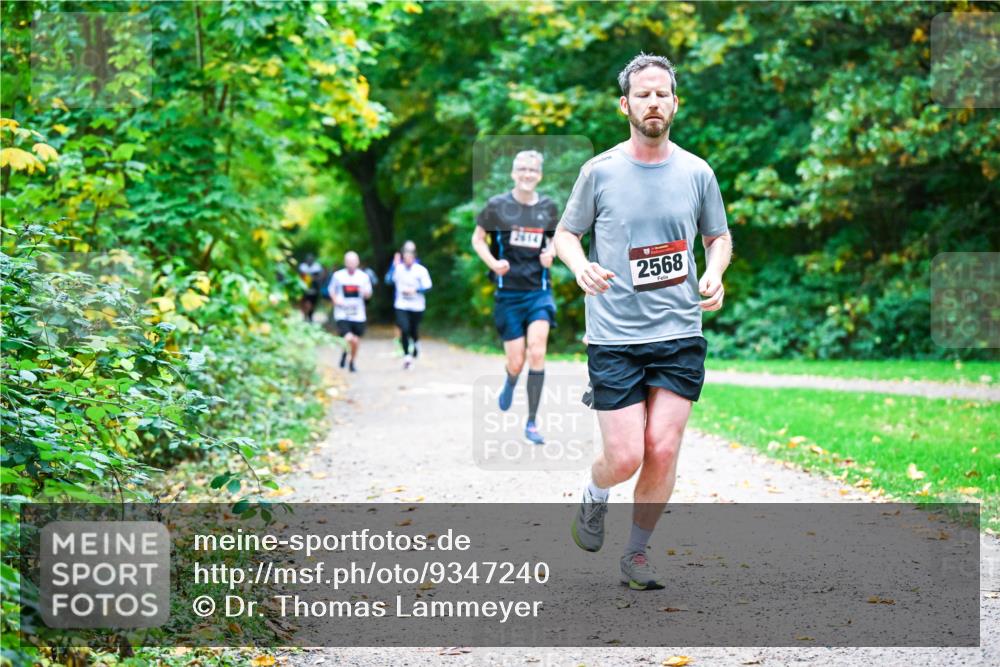 12.10.2025 - Bramfelder Halbmarathon 2025 Dr. Thomas Lammeyer http://msf.ph/oto/9347240 12.10.2025 10:23:07 Laufen 2614, 2568 meine-sportfotos.de