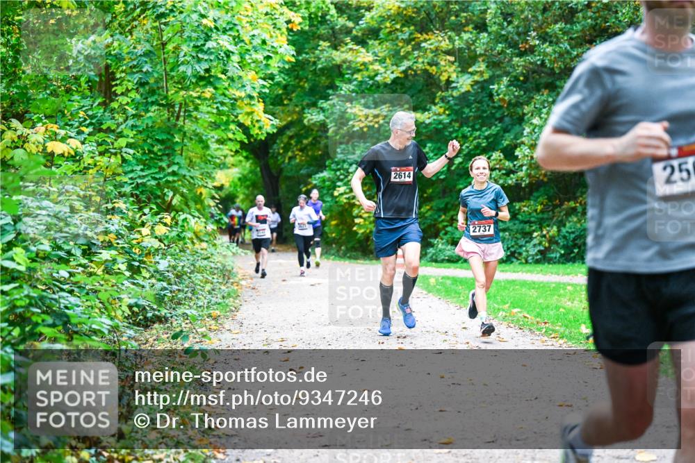 12.10.2025 - Bramfelder Halbmarathon 2025 Dr. Thomas Lammeyer http://msf.ph/oto/9347246 12.10.2025 10:23:09 Laufen 2614, 2737, 25 meine-sportfotos.de