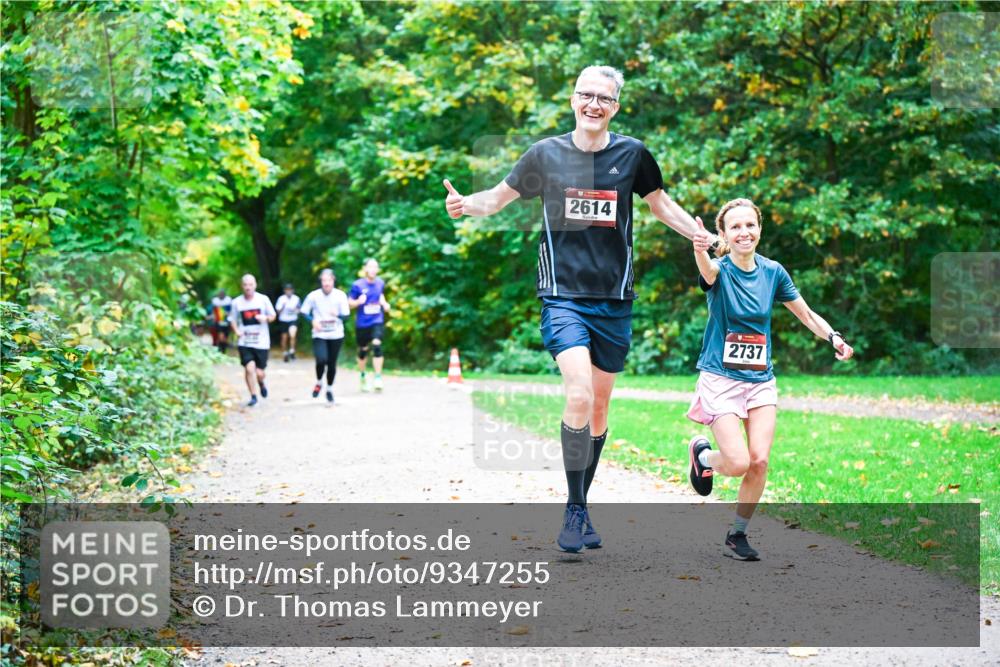 12.10.2025 - Bramfelder Halbmarathon 2025 Dr. Thomas Lammeyer http://msf.ph/oto/9347255 12.10.2025 10:23:10 Laufen 2614, 2737 meine-sportfotos.de