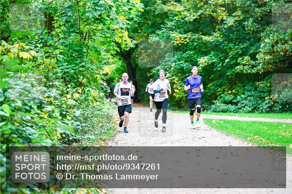 12.10.2025 - Bramfelder Halbmarathon 2025 Dr. Thomas Lammeyer http://msf.ph/oto/9347261 12.10.2025 10:23:12 Laufen 70, 2540, 2258, 2623 meine-sportfotos.de