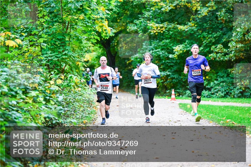 12.10.2025 - Bramfelder Halbmarathon 2025 Dr. Thomas Lammeyer http://msf.ph/oto/9347269 12.10.2025 10:23:13 Laufen 2540, 11771, 2258, 2623 meine-sportfotos.de