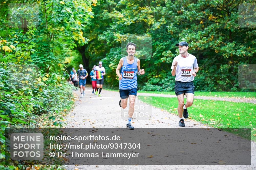 12.10.2025 - Bramfelder Halbmarathon 2025 Dr. Thomas Lammeyer http://msf.ph/oto/9347304 12.10.2025 10:23:18 Laufen 2245, 2424 meine-sportfotos.de