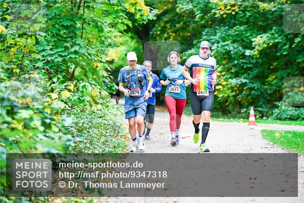 12.10.2025 - Bramfelder Halbmarathon 2025 Dr. Thomas Lammeyer http://msf.ph/oto/9347318 12.10.2025 10:23:22 Laufen 2879, 2611, 2473 meine-sportfotos.de