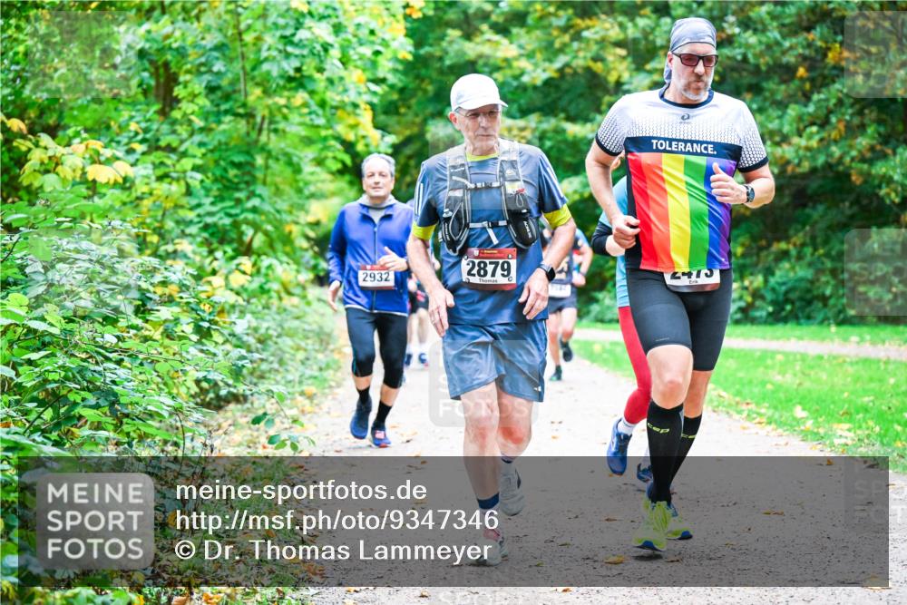 12.10.2025 - Bramfelder Halbmarathon 2025 Dr. Thomas Lammeyer http://msf.ph/oto/9347346 12.10.2025 10:23:26 Laufen 2932, 76, 2879, 2475 meine-sportfotos.de