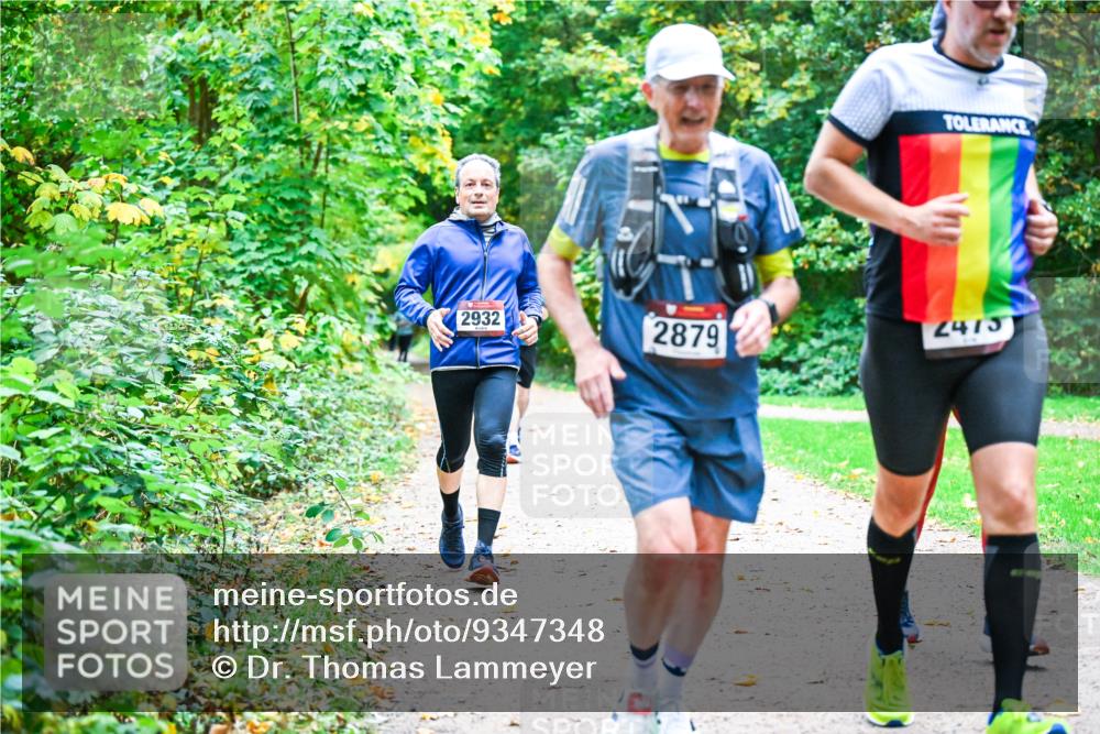 12.10.2025 - Bramfelder Halbmarathon 2025 Dr. Thomas Lammeyer http://msf.ph/oto/9347348 12.10.2025 10:23:26 Laufen 2932, 2879, 2413 meine-sportfotos.de