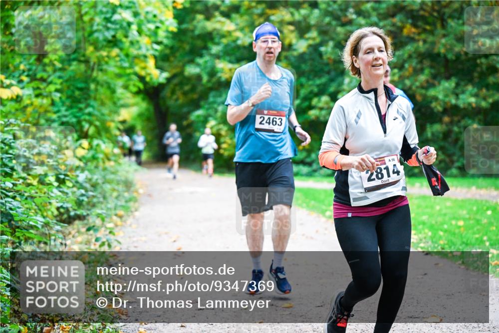 12.10.2025 - Bramfelder Halbmarathon 2025 Dr. Thomas Lammeyer http://msf.ph/oto/9347369 12.10.2025 10:23:30 Laufen 2463, 56, 2814 meine-sportfotos.de