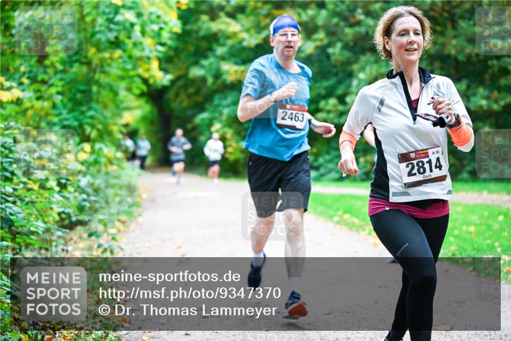12.10.2025 - Bramfelder Halbmarathon 2025 Dr. Thomas Lammeyer http://msf.ph/oto/9347370 12.10.2025 10:23:30 Laufen 2463, 34, 56, 2814 meine-sportfotos.de
