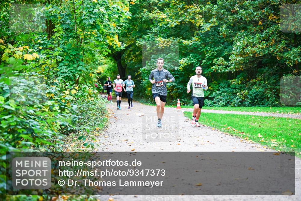 12.10.2025 - Bramfelder Halbmarathon 2025 Dr. Thomas Lammeyer http://msf.ph/oto/9347373 12.10.2025 10:23:34 Laufen 2586, 2241, 00, 2275 meine-sportfotos.de