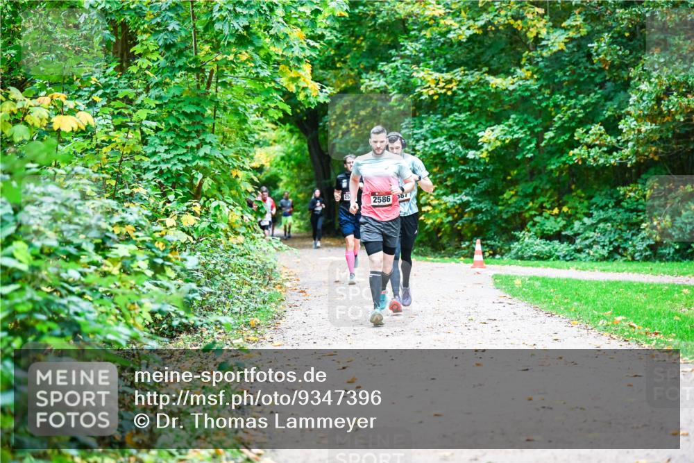 12.10.2025 - Bramfelder Halbmarathon 2025 Dr. Thomas Lammeyer http://msf.ph/oto/9347396 12.10.2025 10:23:40 Laufen 25, 2586, 587 meine-sportfotos.de