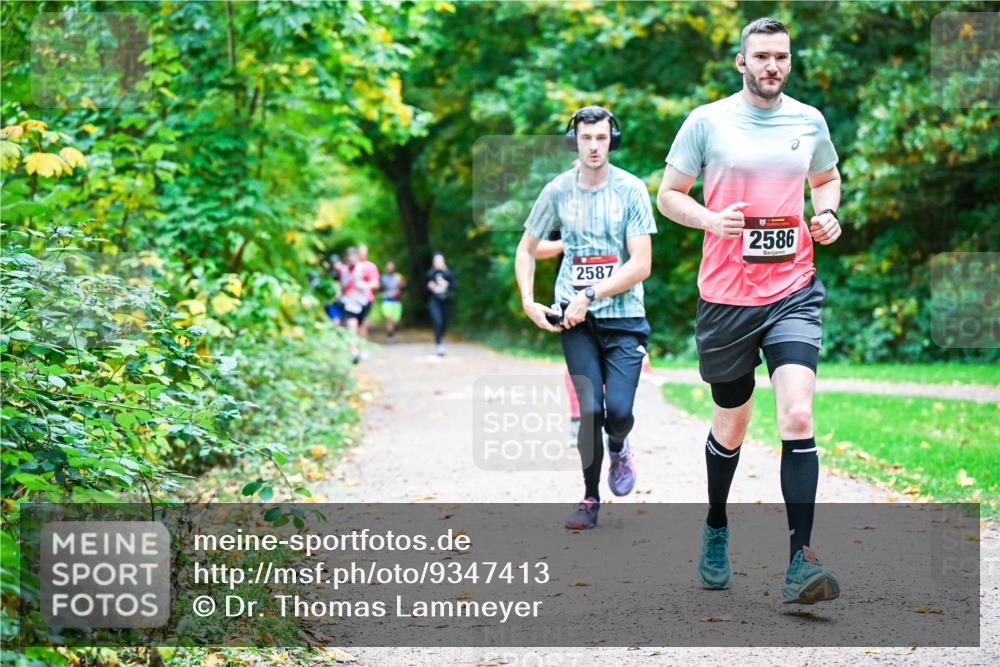 12.10.2025 - Bramfelder Halbmarathon 2025 Dr. Thomas Lammeyer http://msf.ph/oto/9347413 12.10.2025 10:23:42 Laufen 2587, 2586 meine-sportfotos.de