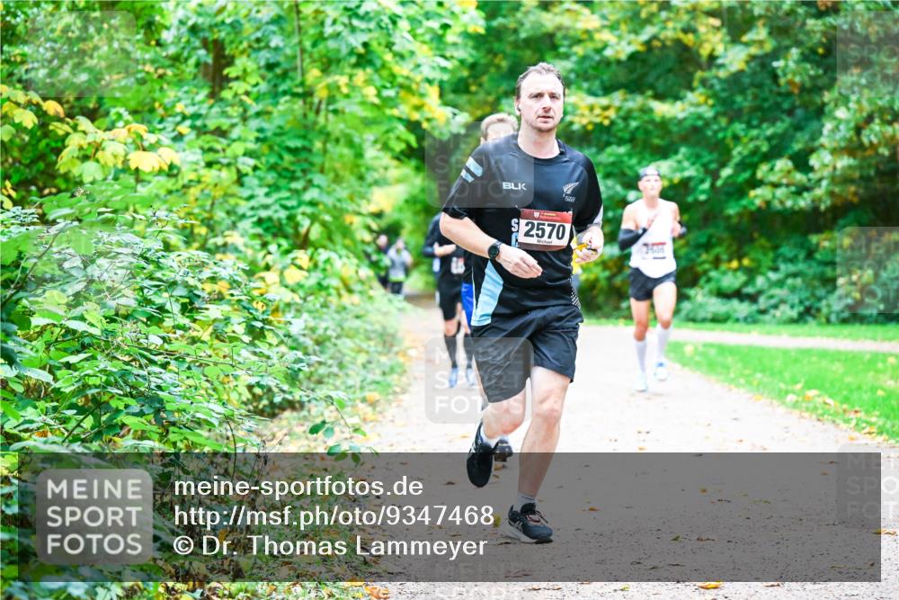 12.10.2025 - Bramfelder Halbmarathon 2025 Dr. Thomas Lammeyer http://msf.ph/oto/9347468 12.10.2025 10:23:54 Laufen 2570 meine-sportfotos.de